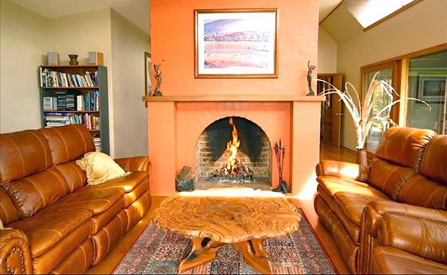 Berry Holiday Accommodation - fireplace